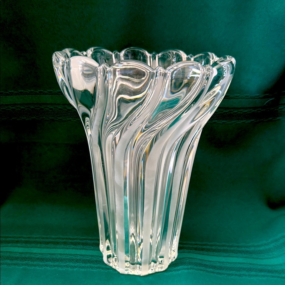 LARGE & STUNNING clear glass (lead crystal ?) VASE, EVC